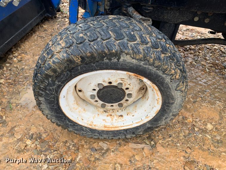 image for item LI9162 2003 New Holland TC33D  tractor