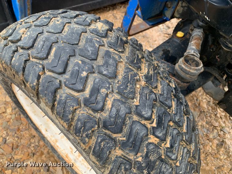 image for item LI9162 2003 New Holland TC33D  tractor