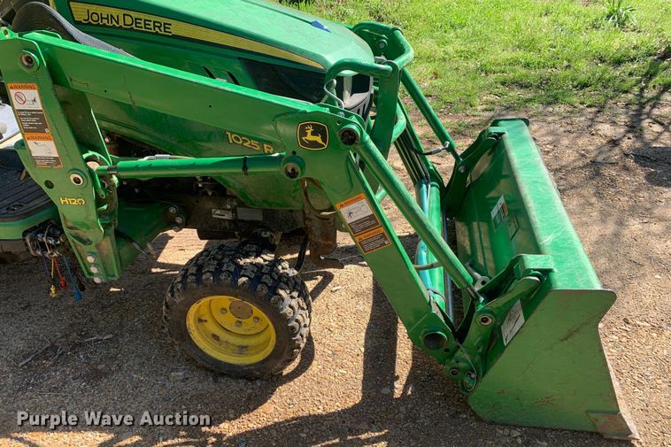 image for item LI9165 2015 John Deere 1025R  tractor