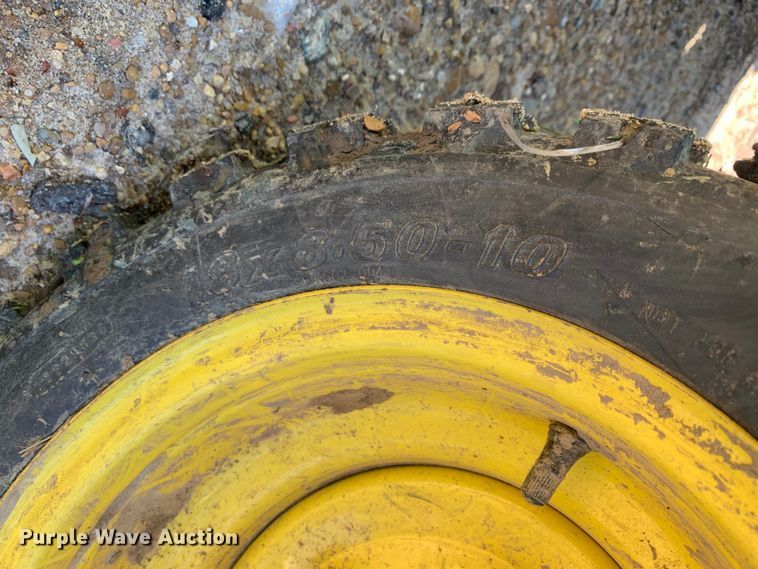 image for item LI9165 2015 John Deere 1025R  tractor