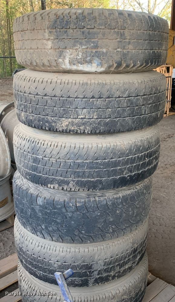 image for item LI9222 Approx. 8 pallets of wheels and tires