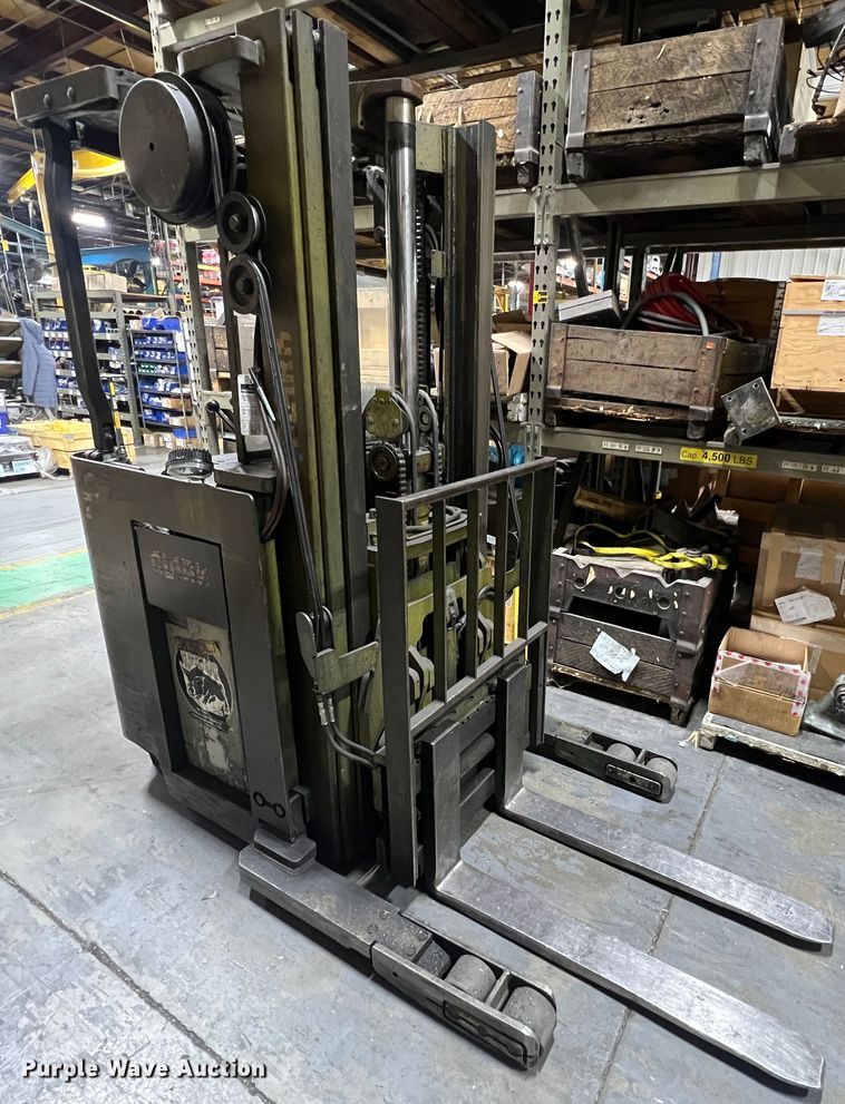 image for item LI9550 Clark NP300 40B  forklift