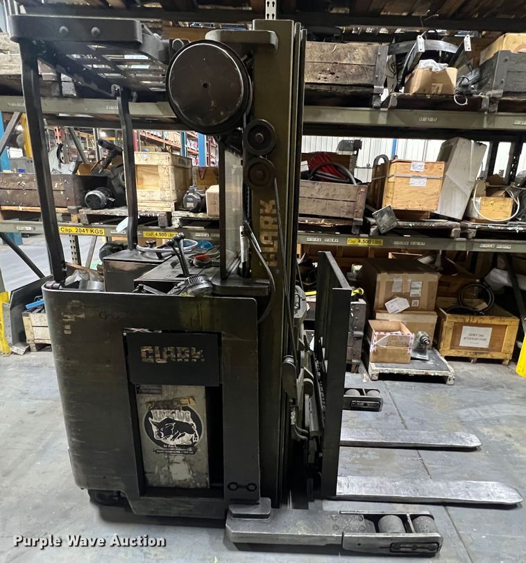 image for item LI9550 Clark NP300 40B  forklift