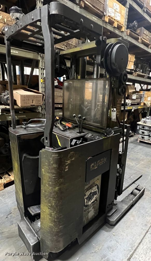 image for item LI9550 Clark NP300 40B  forklift