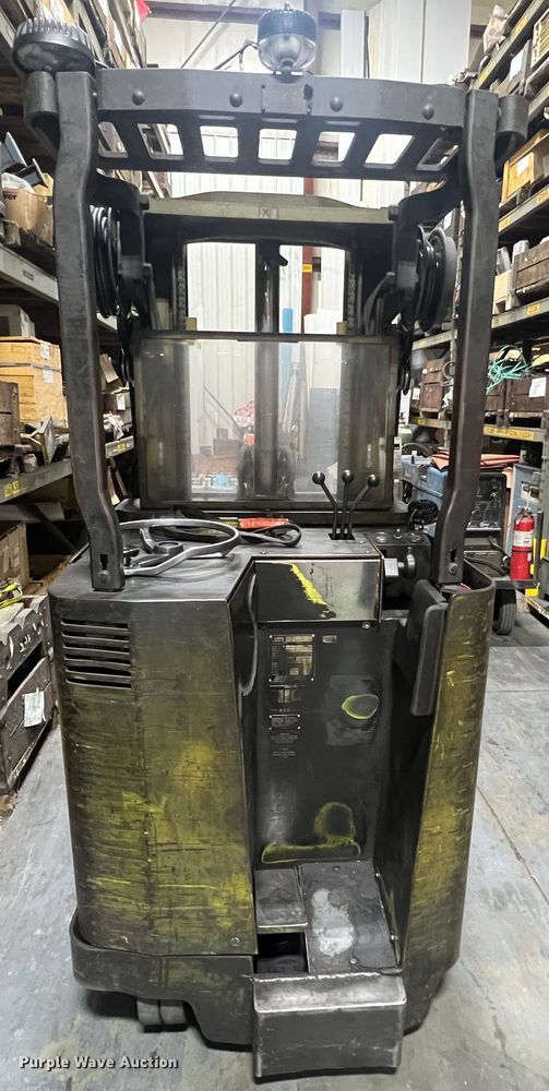 image for item LI9550 Clark NP300 40B  forklift