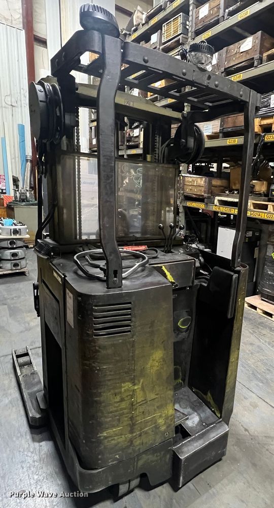 image for item LI9550 Clark NP300 40B  forklift