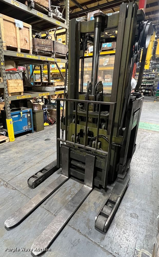 image for item LI9550 Clark NP300 40B  forklift