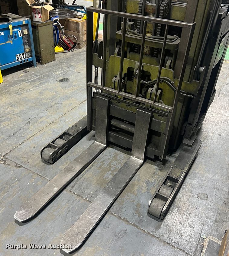 image for item LI9550 Clark NP300 40B  forklift