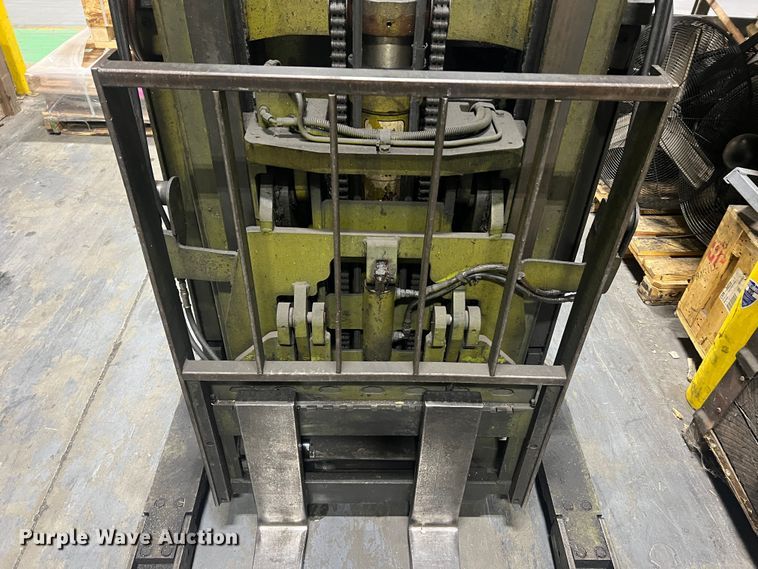 image for item LI9550 Clark NP300 40B  forklift