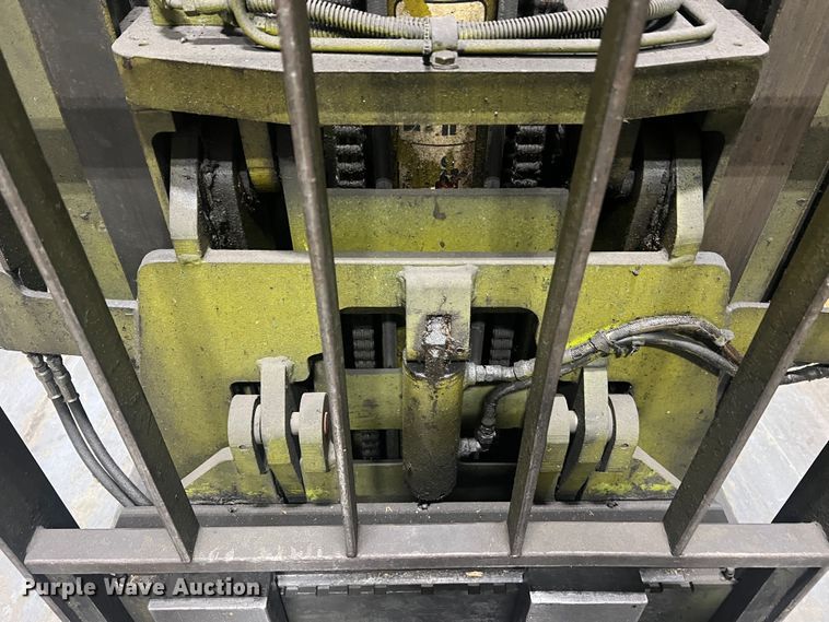 image for item LI9550 Clark NP300 40B  forklift