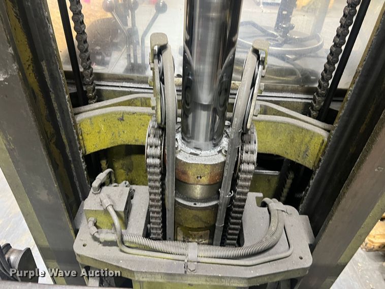 image for item LI9550 Clark NP300 40B  forklift