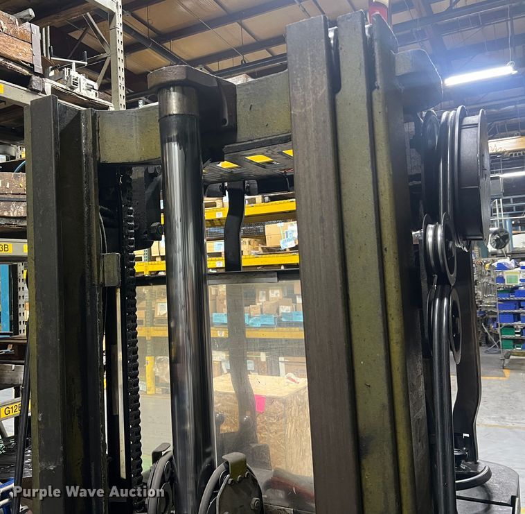 image for item LI9550 Clark NP300 40B  forklift