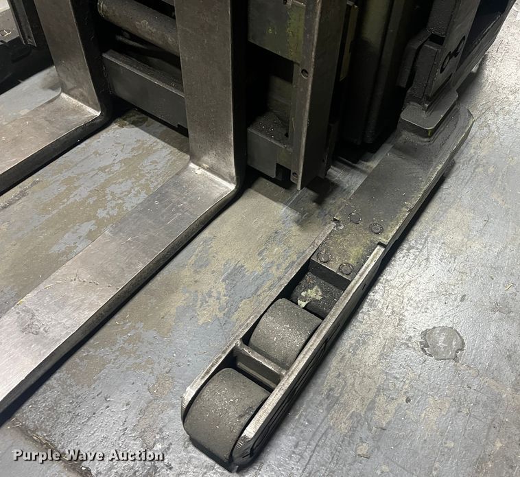 image for item LI9550 Clark NP300 40B  forklift