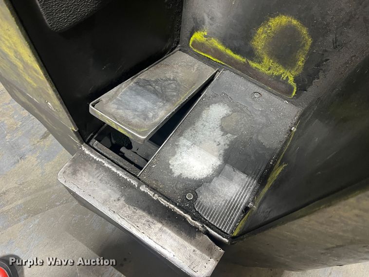 image for item LI9550 Clark NP300 40B  forklift