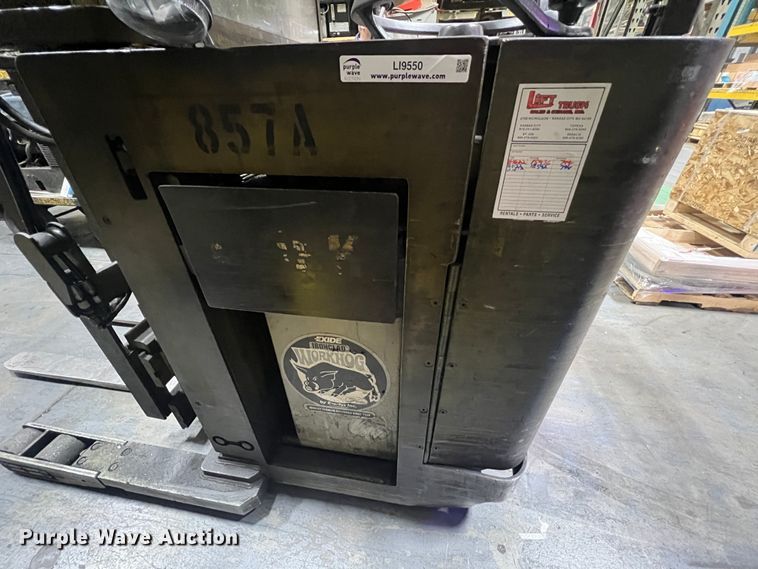 image for item LI9550 Clark NP300 40B  forklift