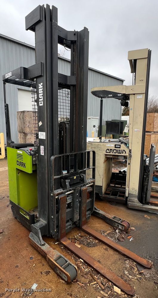 image for item LI9551 Clark NPR22  forklift