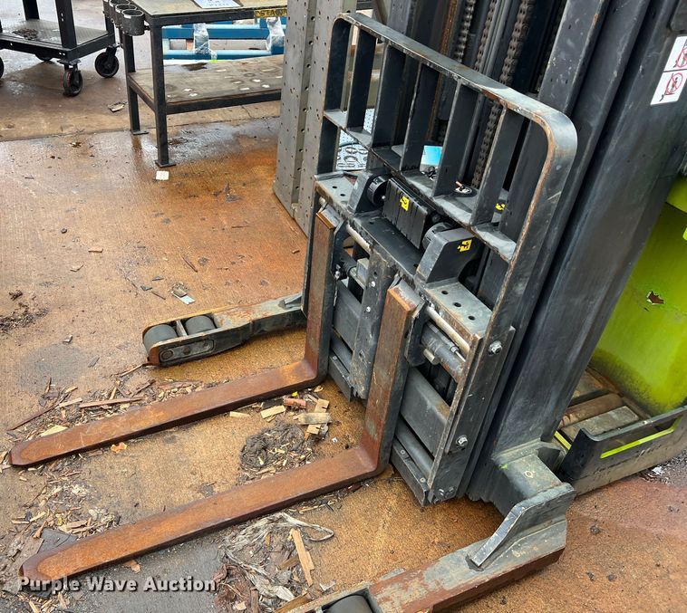 image for item LI9551 Clark NPR22  forklift