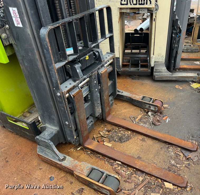 image for item LI9551 Clark NPR22  forklift