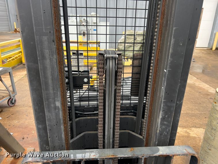 image for item LI9551 Clark NPR22  forklift