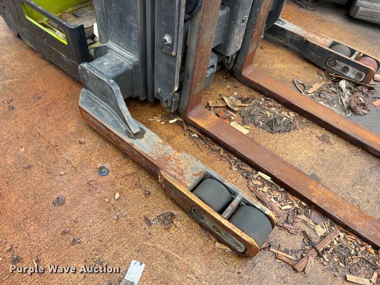 image for item LI9551 Clark NPR22  forklift