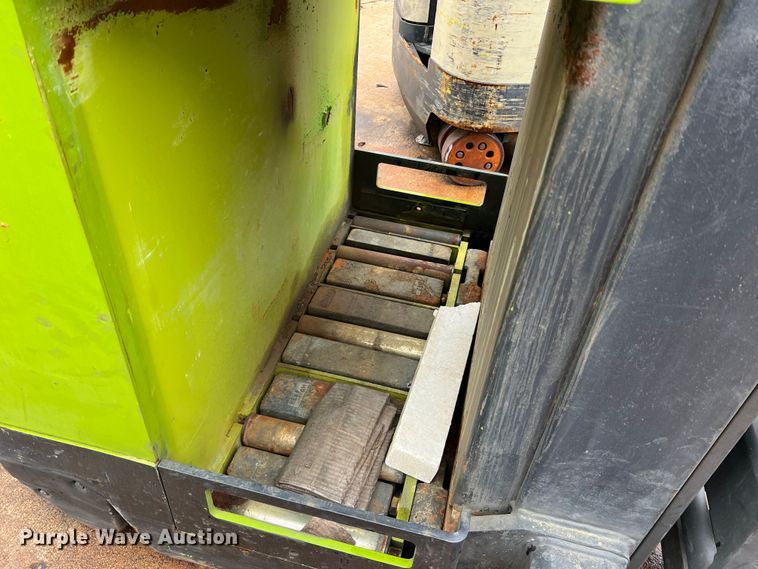 image for item LI9551 Clark NPR22  forklift