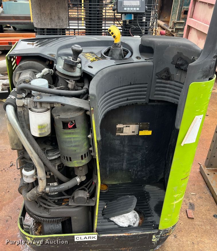 image for item LI9551 Clark NPR22  forklift