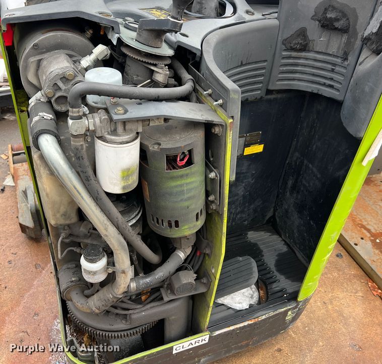 image for item LI9551 Clark NPR22  forklift