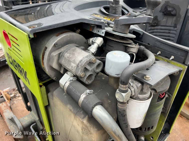 image for item LI9551 Clark NPR22  forklift