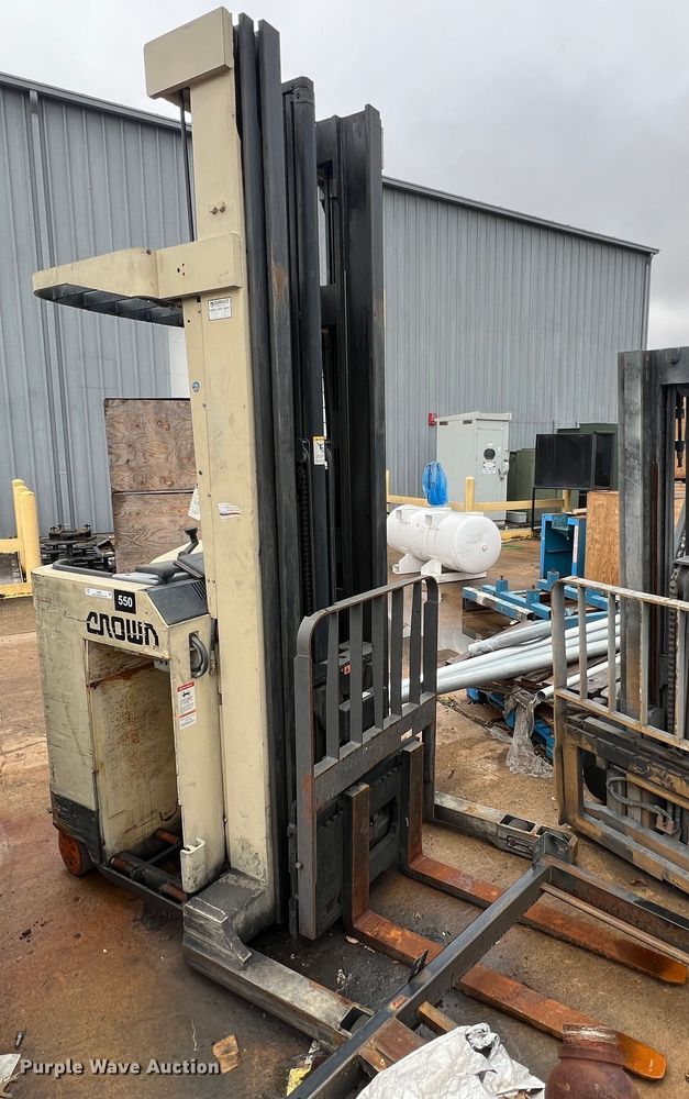 image for item LI9552 Crown RR3040-45  forklift