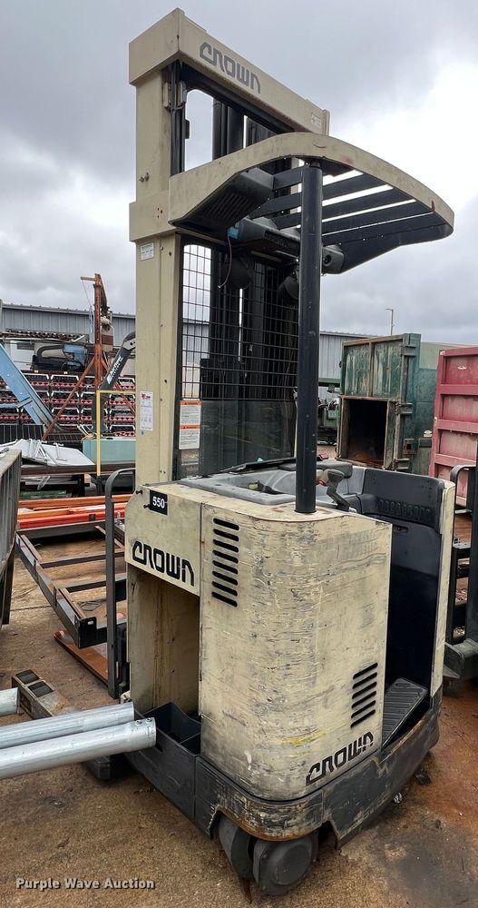 image for item LI9552 Crown RR3040-45  forklift