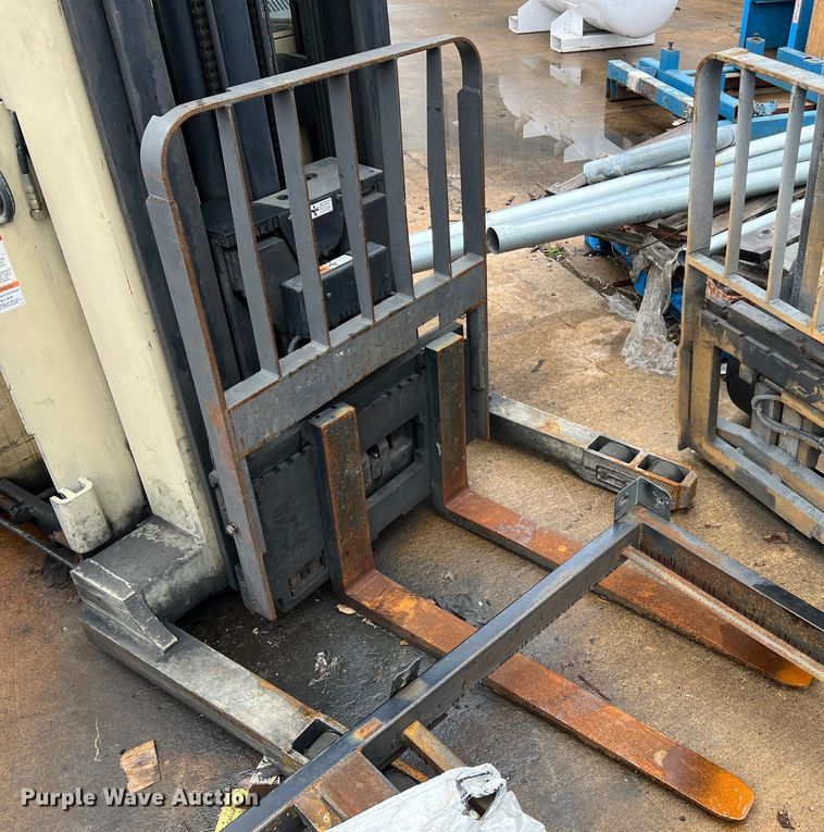 image for item LI9552 Crown RR3040-45  forklift