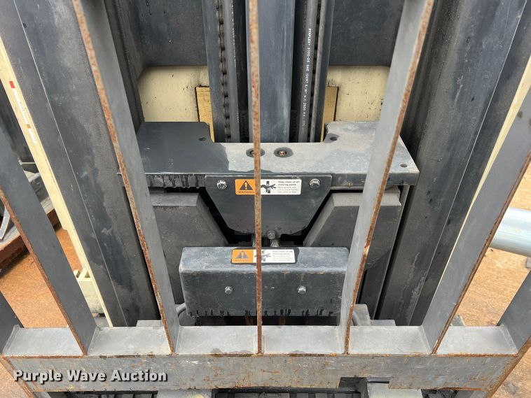 image for item LI9552 Crown RR3040-45  forklift