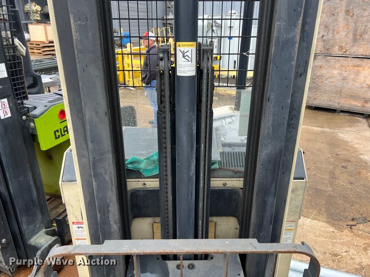 image for item LI9552 Crown RR3040-45  forklift