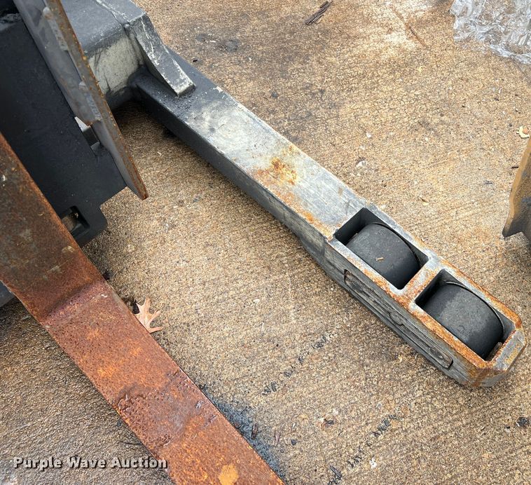 image for item LI9552 Crown RR3040-45  forklift