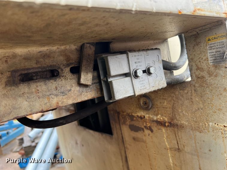 image for item LI9552 Crown RR3040-45  forklift