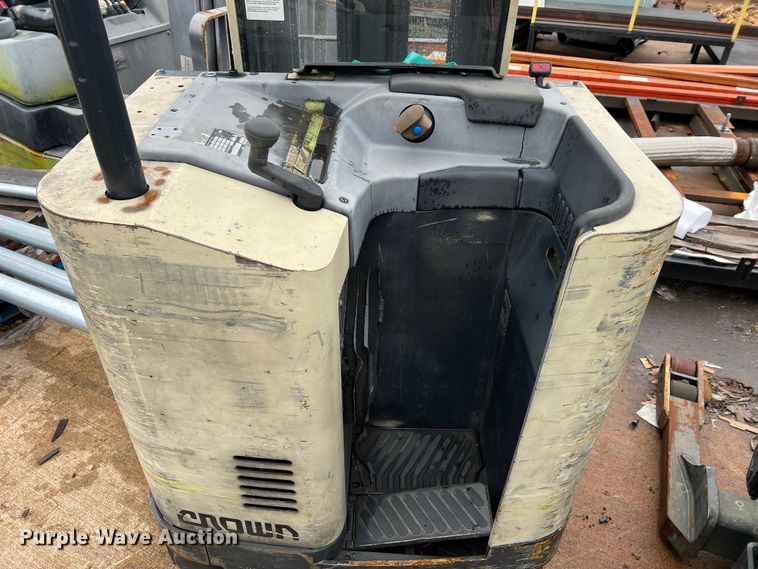 image for item LI9552 Crown RR3040-45  forklift