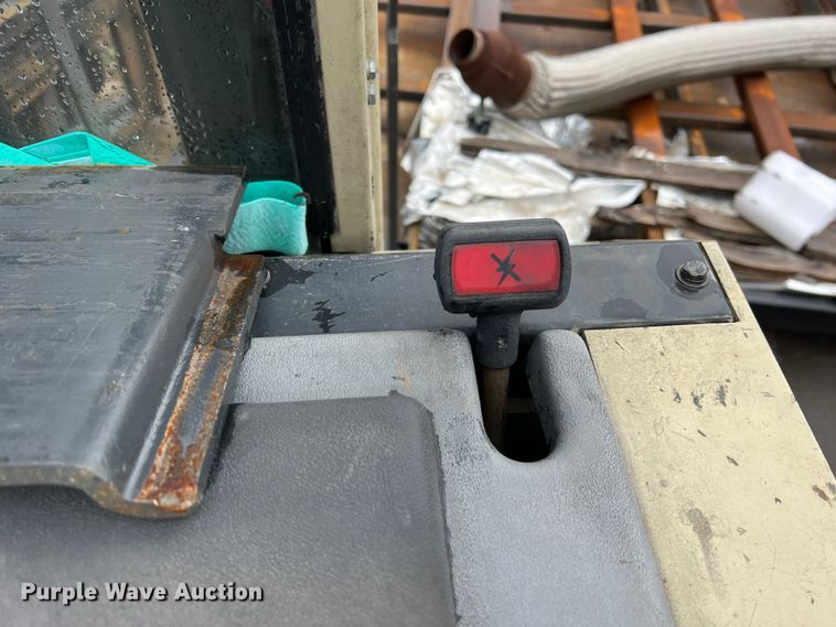 image for item LI9552 Crown RR3040-45  forklift