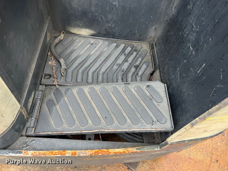 image for item LI9552 Crown RR3040-45  forklift