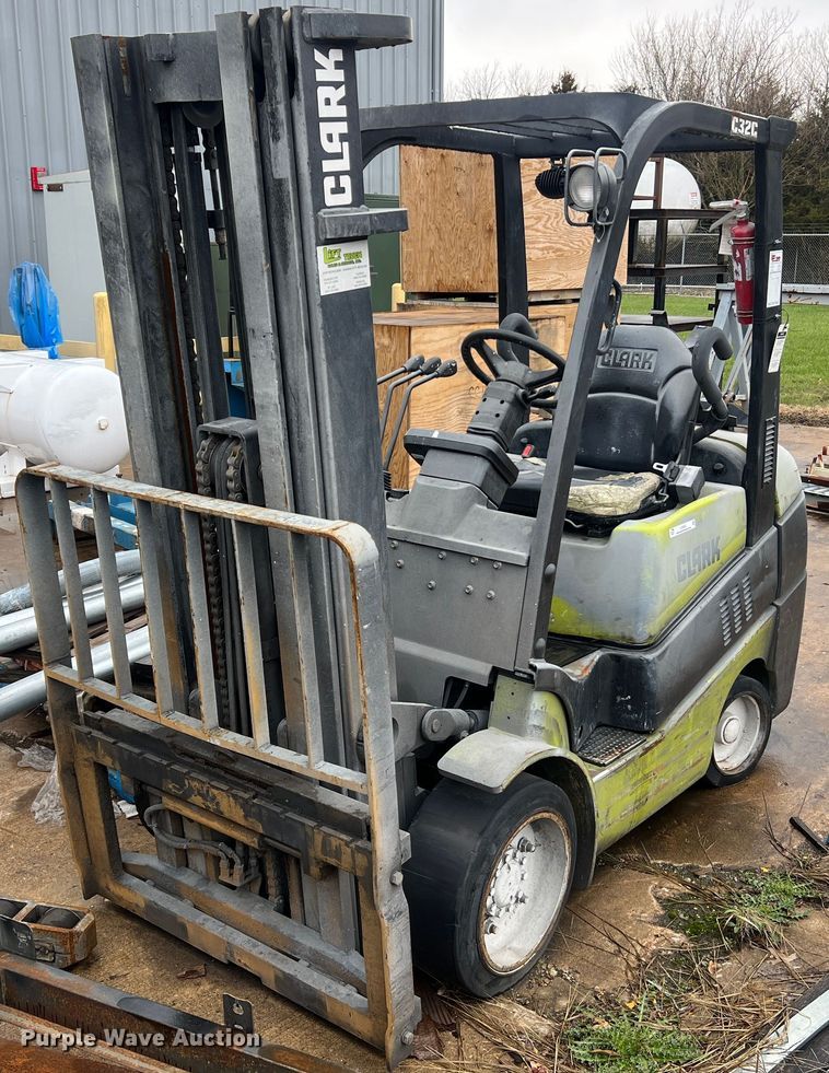 image for item LI9553 Clark C32CL  forklift