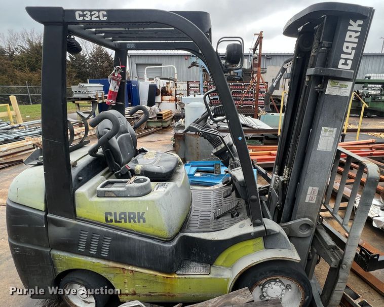 image for item LI9553 Clark C32CL  forklift