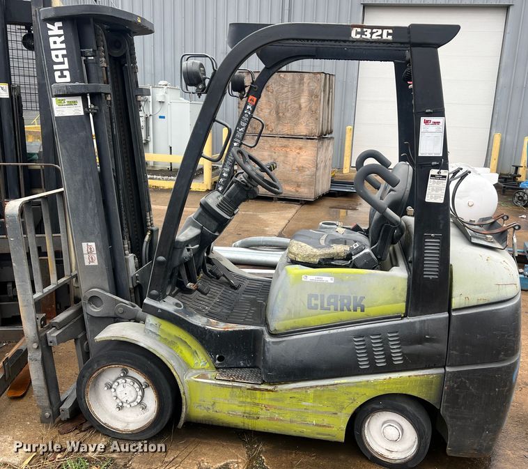 image for item LI9553 Clark C32CL  forklift