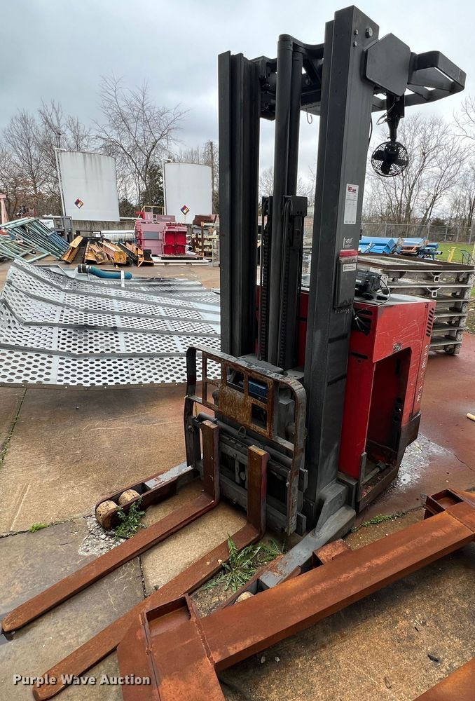 image for item LI9554 Raymond EAS R40TT  forklift