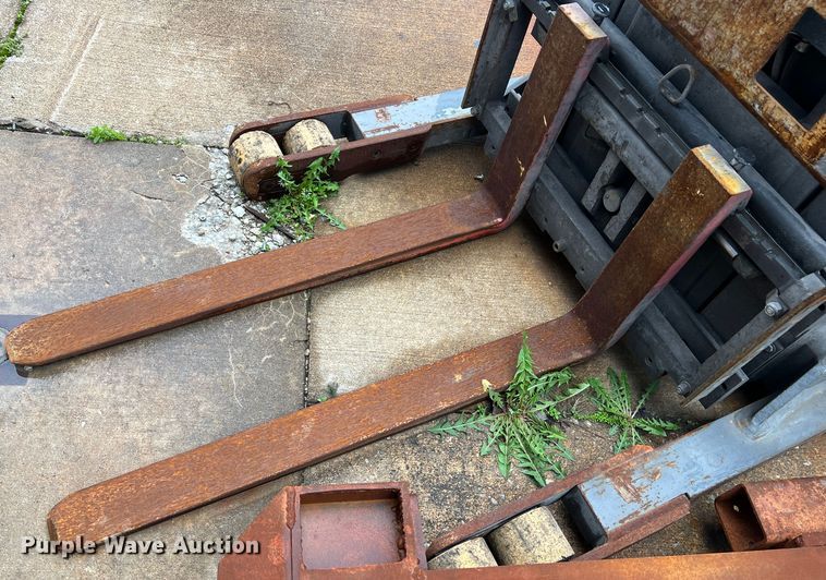 image for item LI9554 Raymond EAS R40TT  forklift