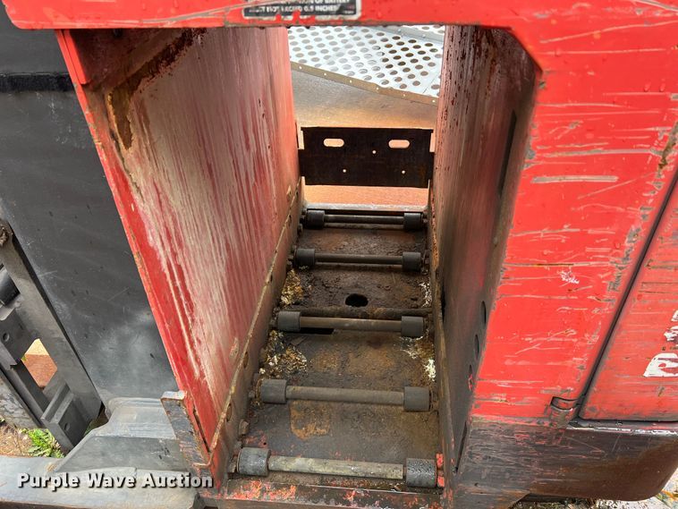 image for item LI9554 Raymond EAS R40TT  forklift