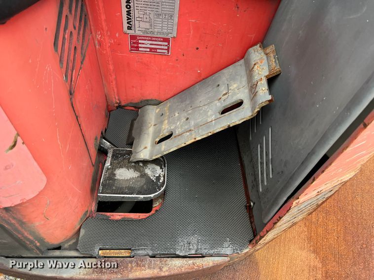 image for item LI9554 Raymond EAS R40TT  forklift