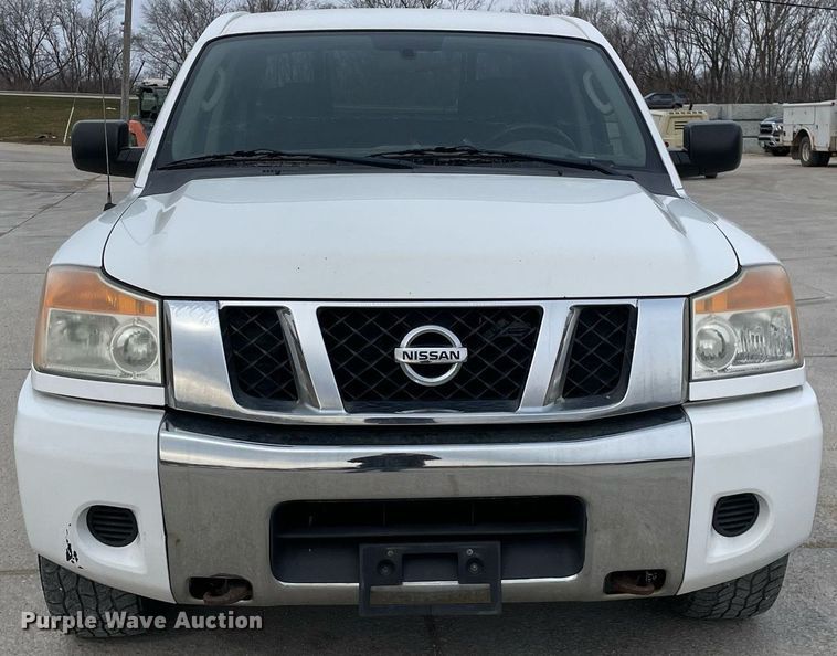 image for item LJ9568 2011 Nissan Titan SV  Crew Cab pickup truck