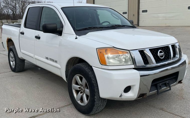 image for item LJ9568 2011 Nissan Titan SV  Crew Cab pickup truck