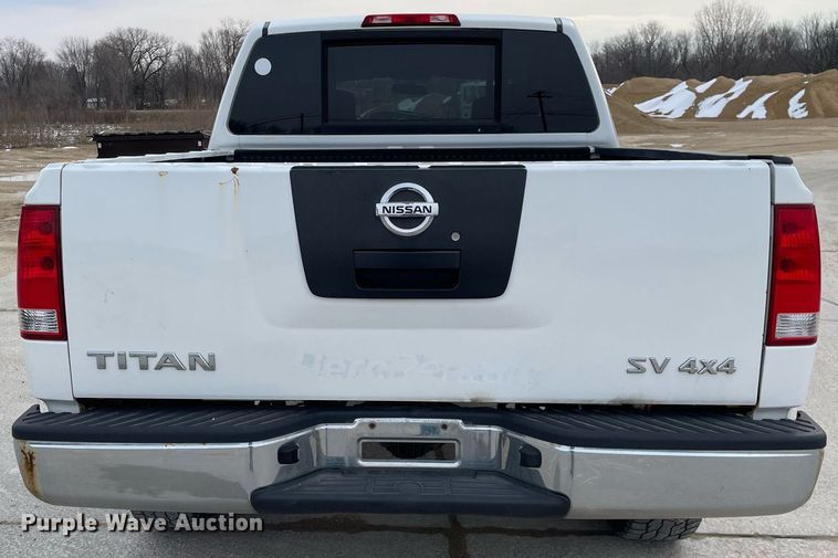 image for item LJ9568 2011 Nissan Titan SV  Crew Cab pickup truck