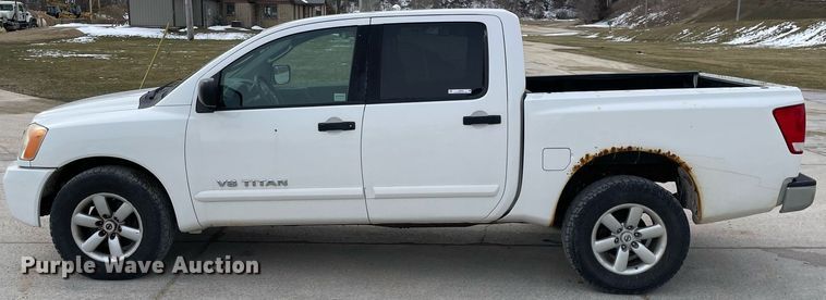 image for item LJ9568 2011 Nissan Titan SV  Crew Cab pickup truck