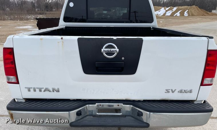 image for item LJ9568 2011 Nissan Titan SV  Crew Cab pickup truck